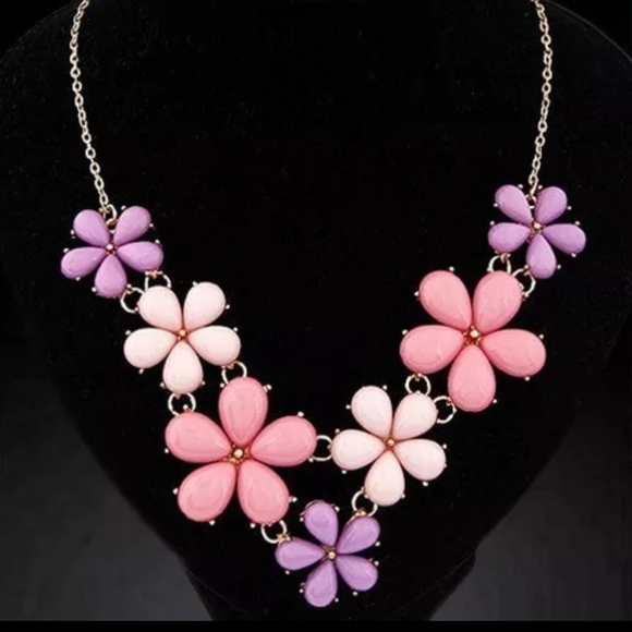 Jewelry - New pink flowers necklace